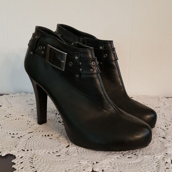 EUC Maurices Black Faux Leather Boots Booties with Belt & Buckle Accent Sz 9.5M - Picture 2 of 9
